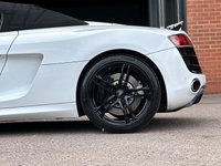 USED 2010 10 AUDI R8 5.2 FSI V10 Spyder 2dr Petrol R Tronic quattro Euro 4 (525 ps) 