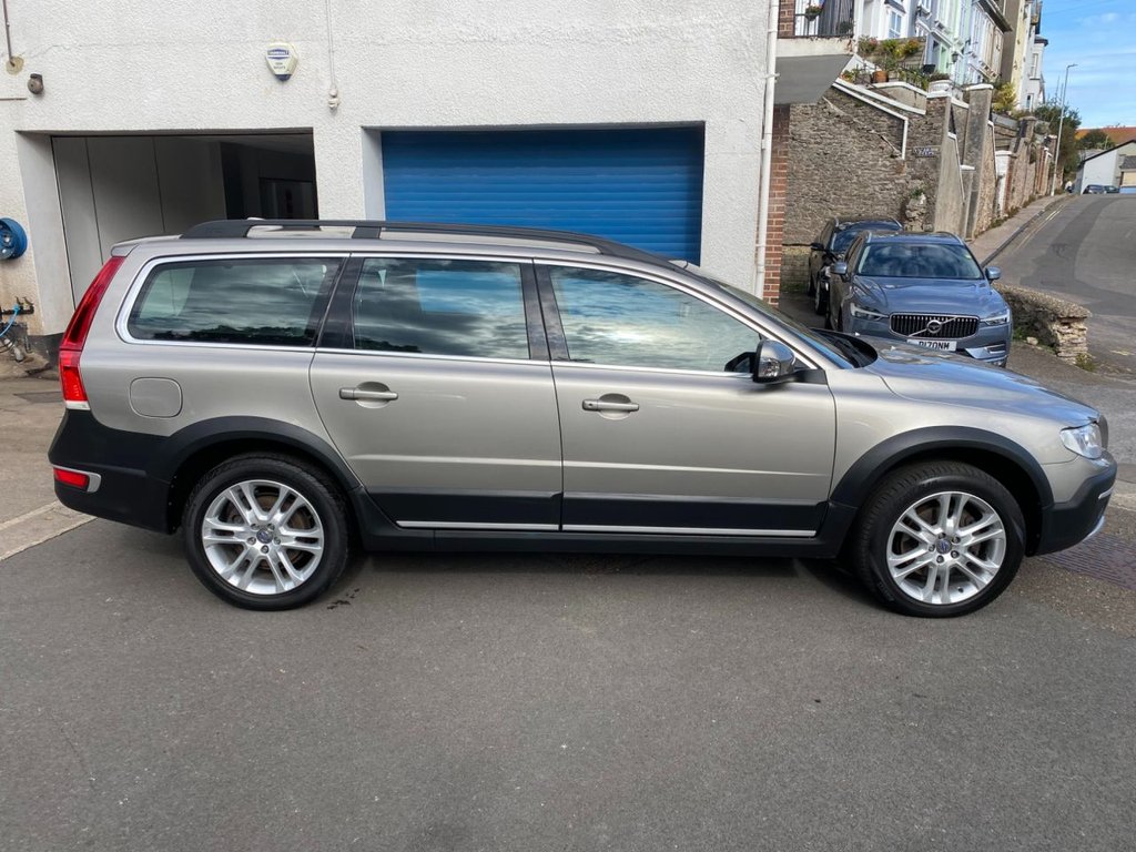 USED 2015 64 VOLVO XC70 2.4 D4 SE Lux Estate 5dr Diesel Geartronic AWD Euro 5 (181 ps) DAB SAT NAV WINTER AND FAMILY PACK