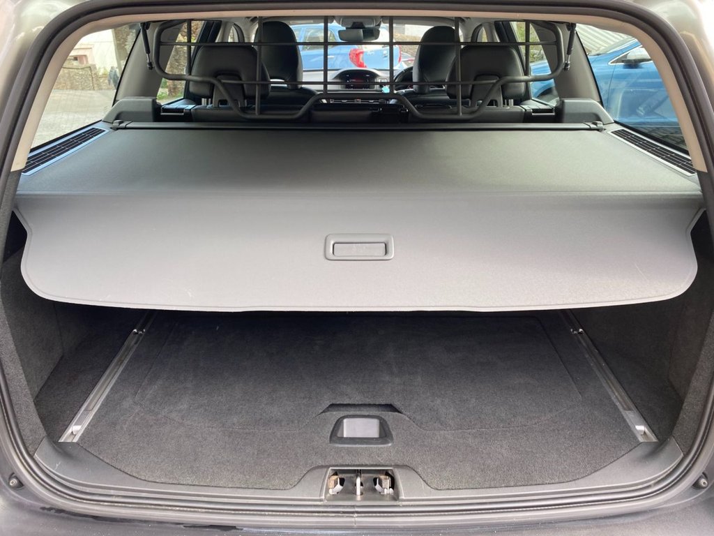 USED 2015 64 VOLVO XC70 2.4 D4 SE Lux Estate 5dr Diesel Geartronic AWD Euro 5 (181 ps) DAB SAT NAV WINTER AND FAMILY PACK