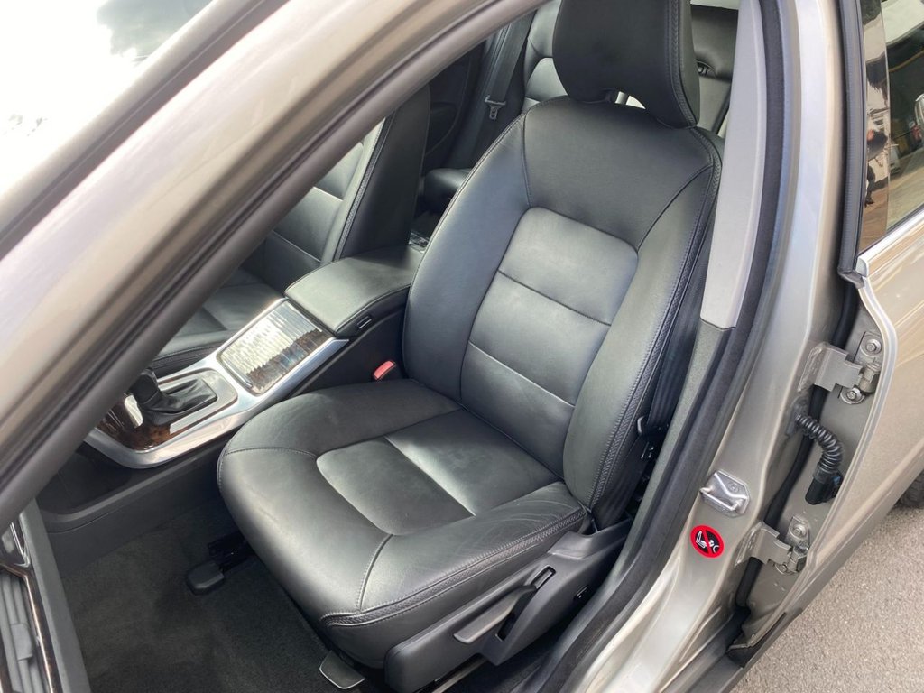 USED 2015 64 VOLVO XC70 2.4 D4 SE Lux Estate 5dr Diesel Geartronic AWD Euro 5 (181 ps) DAB SAT NAV WINTER AND FAMILY PACK