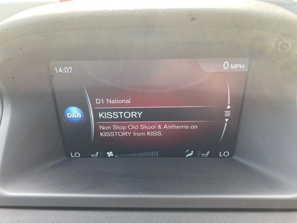 USED 2015 64 VOLVO XC70 2.4 D4 SE Lux Estate 5dr Diesel Geartronic AWD Euro 5 (181 ps) DAB SAT NAV WINTER AND FAMILY PACK