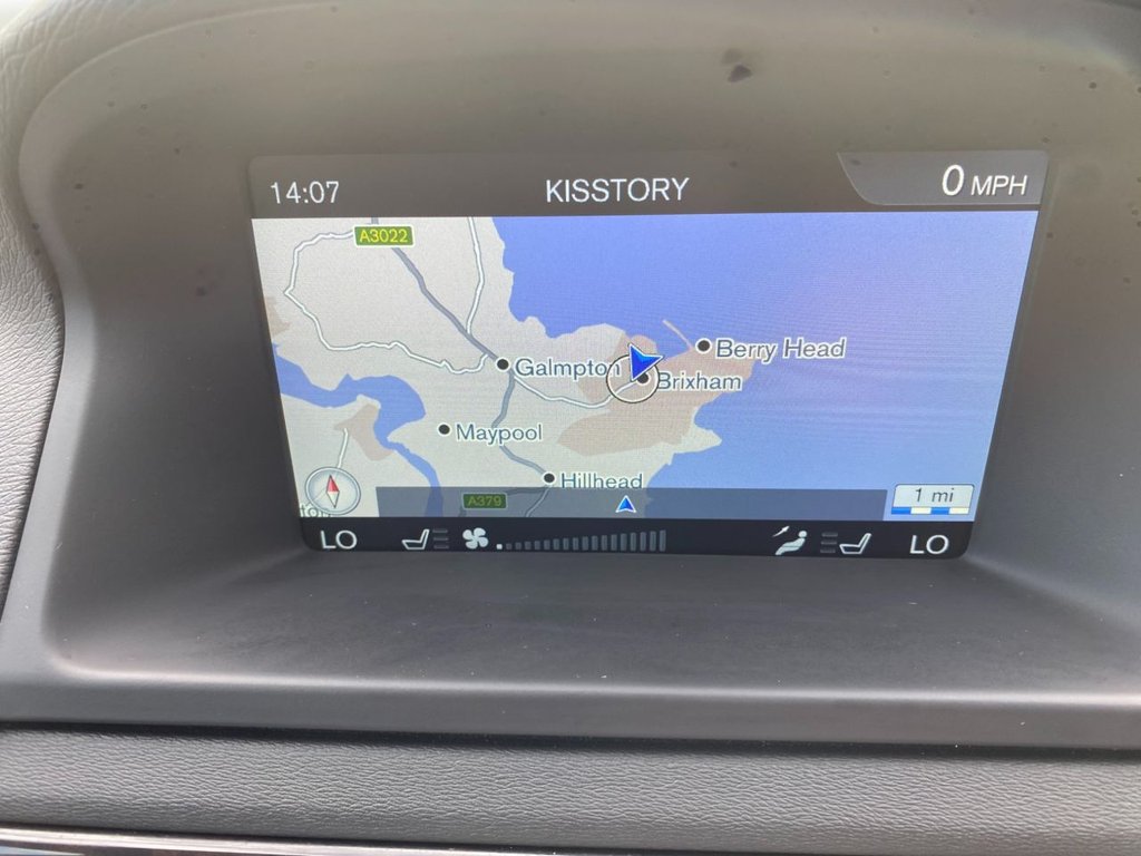 USED 2015 64 VOLVO XC70 2.4 D4 SE Lux Estate 5dr Diesel Geartronic AWD Euro 5 (181 ps) DAB SAT NAV WINTER AND FAMILY PACK