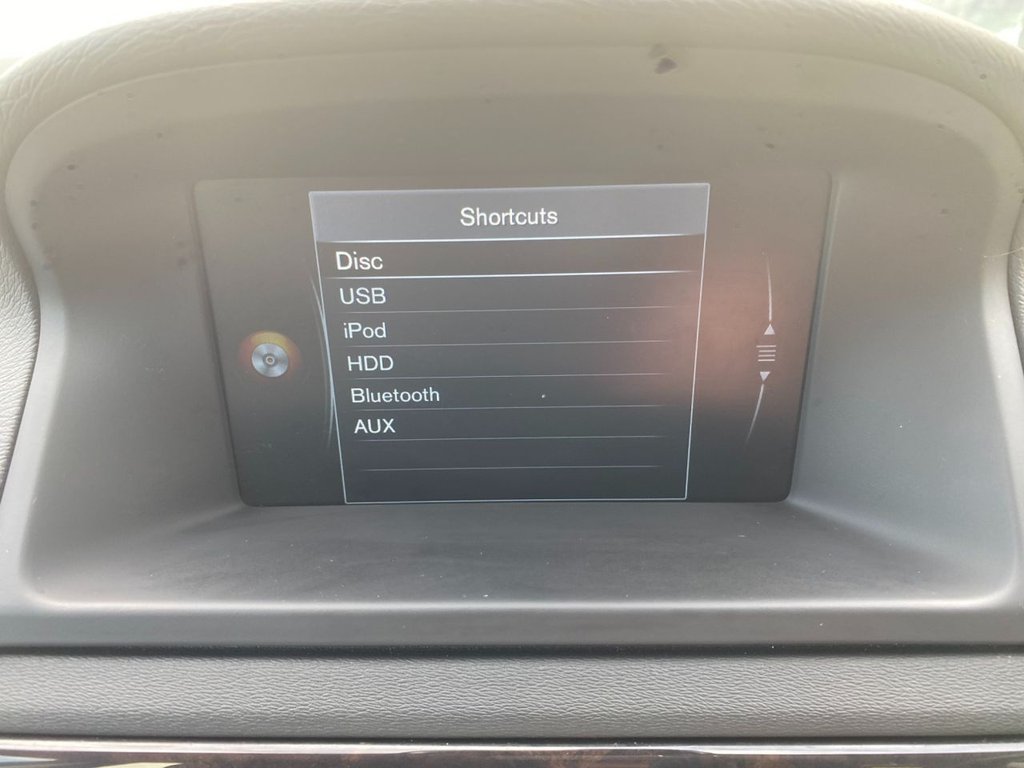 USED 2015 64 VOLVO XC70 2.4 D4 SE Lux Estate 5dr Diesel Geartronic AWD Euro 5 (181 ps) DAB SAT NAV WINTER AND FAMILY PACK