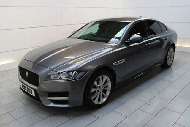 2017 JAGUAR XF - Photo 6