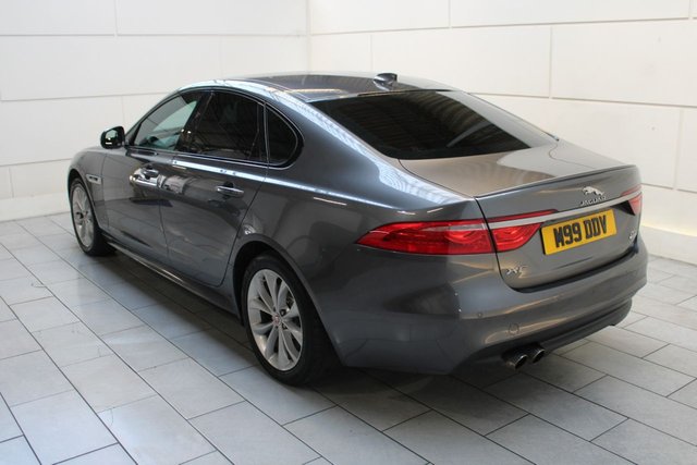 2017 JAGUAR XF - Photo 11