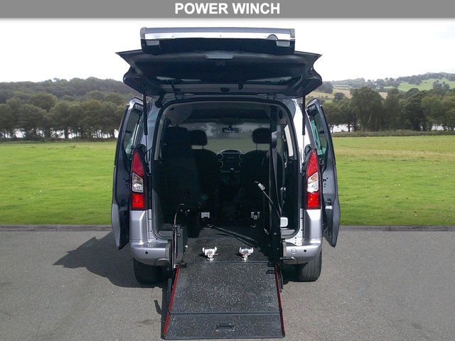 2018 PEUGEOT PARTNER TEPEE - Photo 2