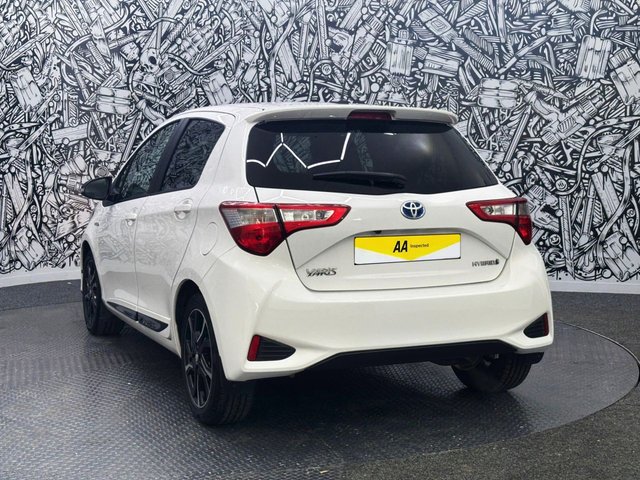 2018 Toyota Yaris 1.5L Design 5dr - Photo 9