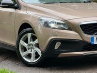 USED 2014 14 VOLVO V40 CROSS COUNTRY 1.6 D2 Lux Hatchback 5dr Diesel Powershift Euro 5 (s/s) (115 ps) 
