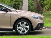 USED 2014 14 VOLVO V40 CROSS COUNTRY 1.6 D2 Lux Hatchback 5dr Diesel Powershift Euro 5 (s/s) (115 ps) 
