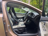 USED 2014 14 VOLVO V40 CROSS COUNTRY 1.6 D2 Lux Hatchback 5dr Diesel Powershift Euro 5 (s/s) (115 ps) 