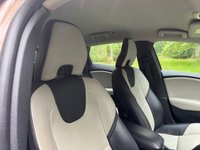 USED 2014 14 VOLVO V40 CROSS COUNTRY 1.6 D2 Lux Hatchback 5dr Diesel Powershift Euro 5 (s/s) (115 ps) 