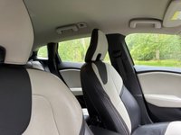USED 2014 14 VOLVO V40 CROSS COUNTRY 1.6 D2 Lux Hatchback 5dr Diesel Powershift Euro 5 (s/s) (115 ps) 