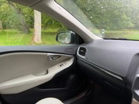 USED 2014 14 VOLVO V40 CROSS COUNTRY 1.6 D2 Lux Hatchback 5dr Diesel Powershift Euro 5 (s/s) (115 ps) 