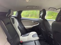 USED 2014 14 VOLVO V40 CROSS COUNTRY 1.6 D2 Lux Hatchback 5dr Diesel Powershift Euro 5 (s/s) (115 ps) 