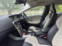 USED 2014 14 VOLVO V40 CROSS COUNTRY 1.6 D2 Lux Hatchback 5dr Diesel Powershift Euro 5 (s/s) (115 ps) 