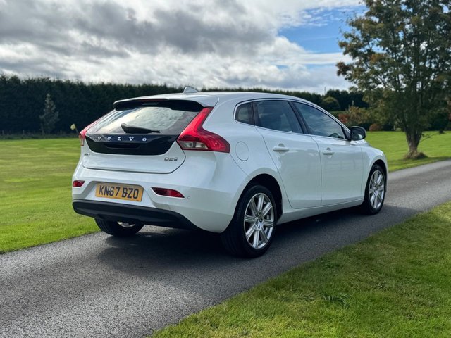 2017 Volvo V40 2L Inscription 5dr - Photo 3