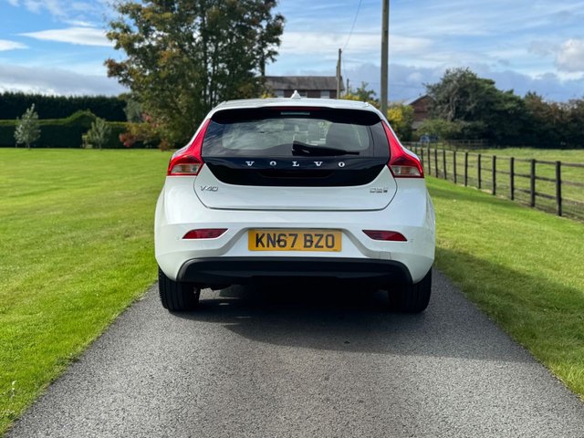 2017 Volvo V40 2L Inscription 5dr - Photo 4