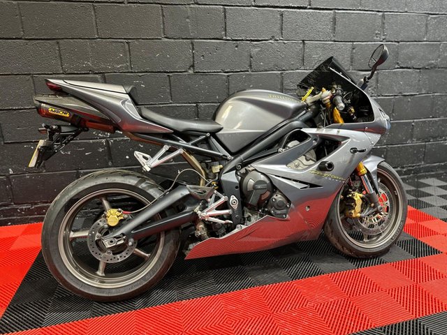 View our TRIUMPH DAYTONA 675