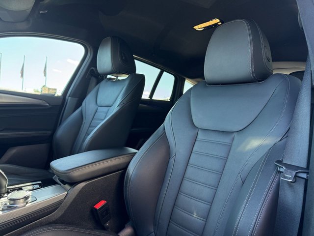 2019 BMW X4 2019 3.0 M40i M Sport SUV 5dr Petrol Auto xDrive Euro 6 (s/s) (354 ps) * HUGE SPEC LIST * COMFORT PACK * M SPORT PLUS PACK * HARMAN KARDON * 21" ALLOY WHEELS * VIRTUAL COCKPIT * HEATED VERNASCA LEATHER * BMW DISPLAY KEY * M SPORT BRAKING * SENSATEC TRIM * ALPINE WHITE * ACOUSTIC GLAZING * SUN PROTECTION GLAZING * COMFORT ACCESS * EXTENDED STORAGE * LED LIGHTS * AUTOMATIC TAILGATE * BLACK REAR SPOILER STUNNING THROUGHOUT * - Photo 3