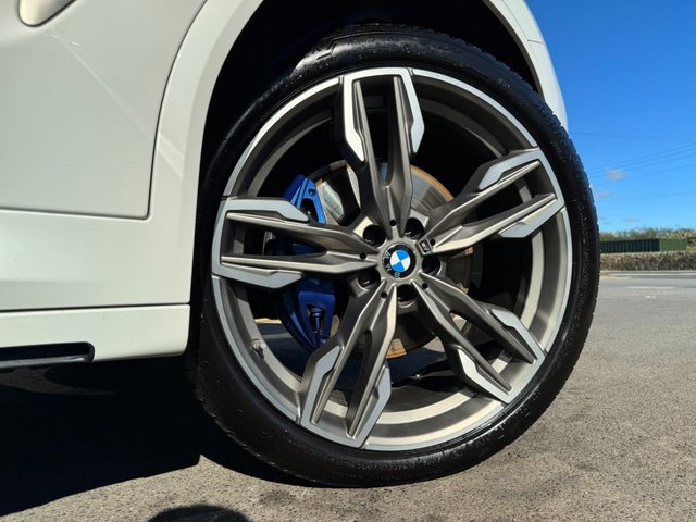 2019 BMW X4 2019 3.0 M40i M Sport SUV 5dr Petrol Auto xDrive Euro 6 (s/s) (354 ps) * HUGE SPEC LIST * COMFORT PACK * M SPORT PLUS PACK * HARMAN KARDON * 21" ALLOY WHEELS * VIRTUAL COCKPIT * HEATED VERNASCA LEATHER * BMW DISPLAY KEY * M SPORT BRAKING * SENSATEC TRIM * ALPINE WHITE * ACOUSTIC GLAZING * SUN PROTECTION GLAZING * COMFORT ACCESS * EXTENDED STORAGE * LED LIGHTS * AUTOMATIC TAILGATE * BLACK REAR SPOILER STUNNING THROUGHOUT * - Photo 5