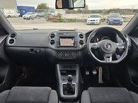 USED 2015 65 VOLKSWAGEN TIGUAN 2.0 TDI BlueMotion Tech R-Line SUV 5dr Diesel Manual 4WD Euro 6 (s/s) (150 ps) Reverse Camera - Heated Seats - Satellite Navigation