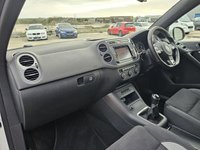 USED 2015 65 VOLKSWAGEN TIGUAN 2.0 TDI BlueMotion Tech R-Line SUV 5dr Diesel Manual 4WD Euro 6 (s/s) (150 ps) Reverse Camera - Heated Seats - Satellite Navigation