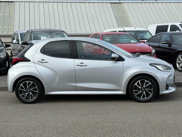2020 TOYOTA YARIS 1.5 VVT-h Design Hatchback 5dr Petrol Hybrid E-CVT Euro 6 (s/s) (116 ps) - Photo 2