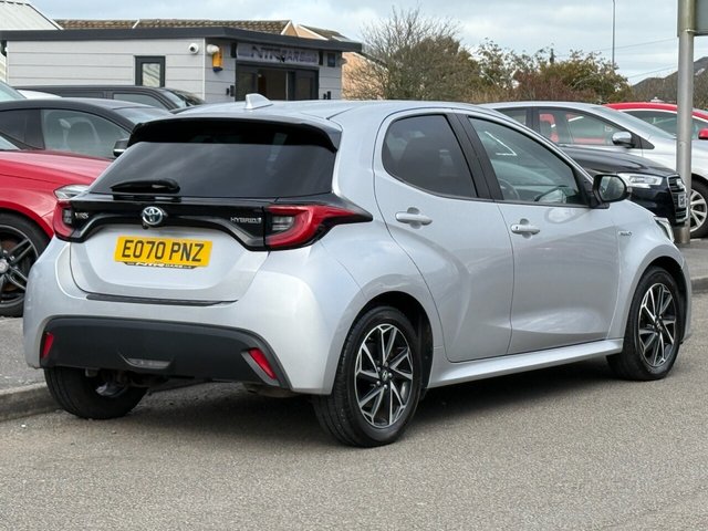 2020 TOYOTA YARIS 1.5 VVT-h Design Hatchback 5dr Petrol Hybrid E-CVT Euro 6 (s/s) (116 ps) - Photo 3
