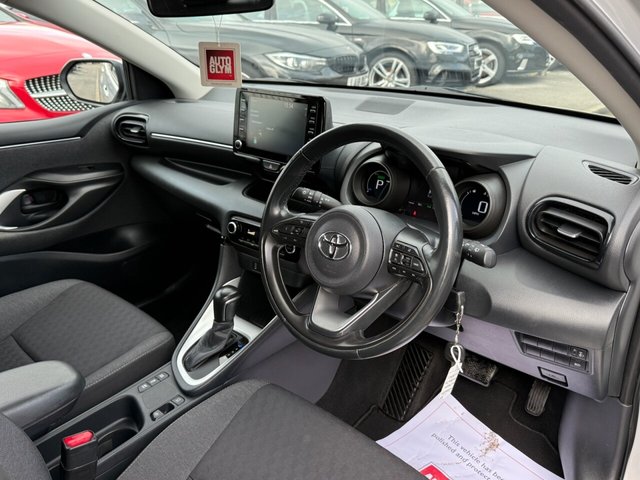 2020 TOYOTA YARIS 1.5 VVT-h Design Hatchback 5dr Petrol Hybrid E-CVT Euro 6 (s/s) (116 ps) - Photo 5