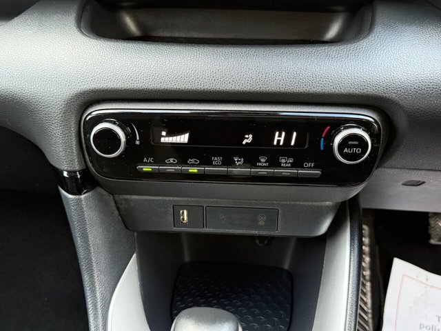 2020 TOYOTA YARIS 1.5 VVT-h Design Hatchback 5dr Petrol Hybrid E-CVT Euro 6 (s/s) (116 ps) - Photo 11