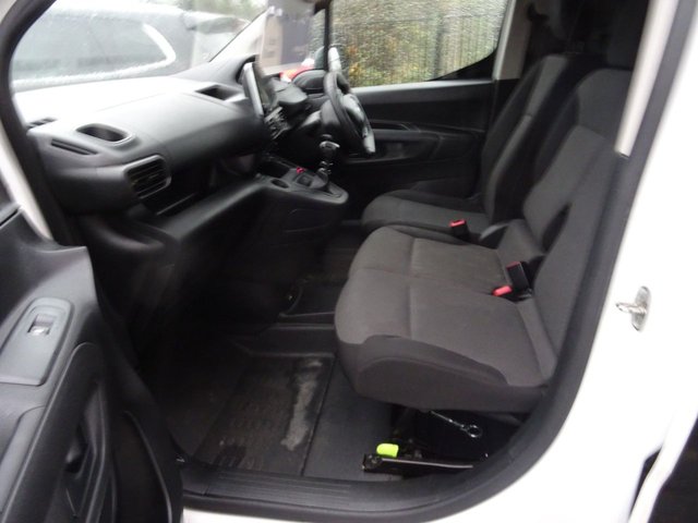 2022 Peugeot Partner 1.5L Professional Premium 5dr - Photo 4