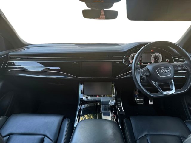 2021 AUDI Q8 - Photo 3