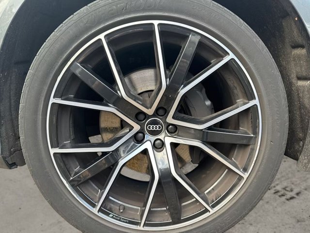 2021 AUDI Q8 - Photo 9
