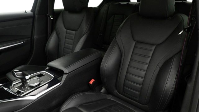 2021 BMW 3 SERIES - Photo 4