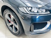 USED 2017 67 JAGUAR F-PACE 3.0 D300 V6 S SUV 5dr Diesel Auto AWD Euro 6 (s/s) (300 ps) Meridian Sound System | Front / Rear Heated Seats | Heated Steering Wheel | Red / Black Leather Interior | Dynamic Driving Modes | Cruise Control | Electric / Memory Seats