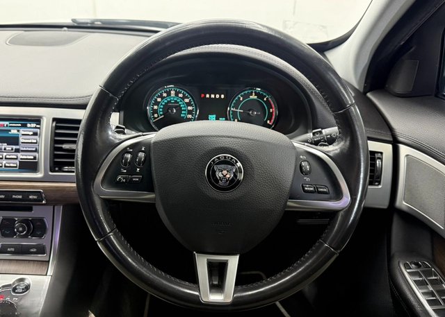 2014 JAGUAR XF - Photo 10