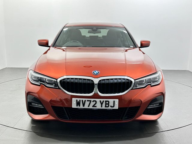 2022 BMW 3 Series - Photo 3