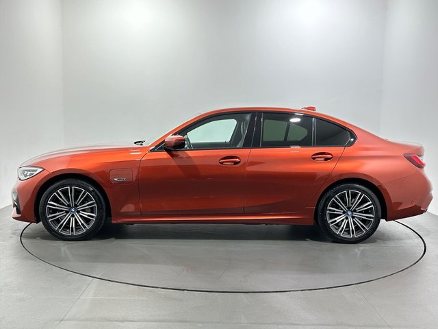 2022 BMW 3 Series - Photo 5