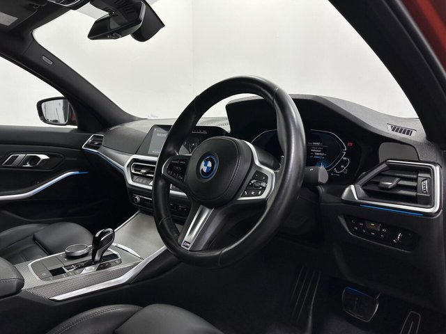 2022 BMW 3 Series - Photo 10