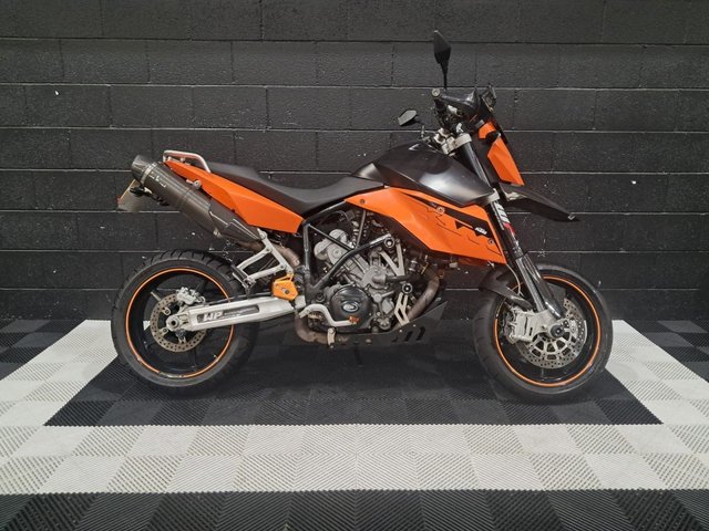View our KTM 990 SUPERMOTO