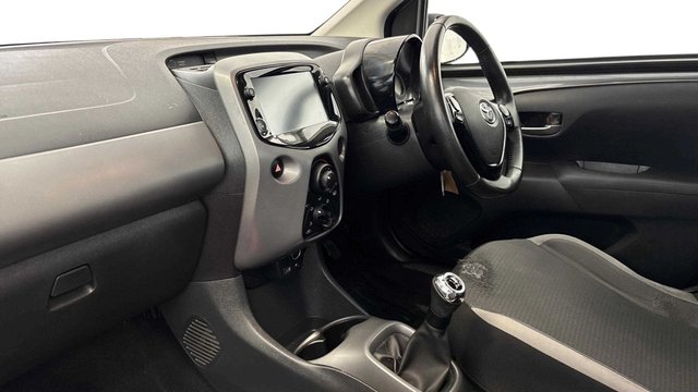 2021 Toyota Aygo 1L X-Play 5dr - Photo 5