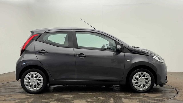 2021 Toyota Aygo 1L X-Play 5dr - Photo 9
