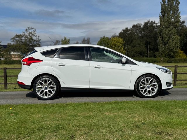 2017 Ford Focus 1L Titanium X 5dr - Photo 4