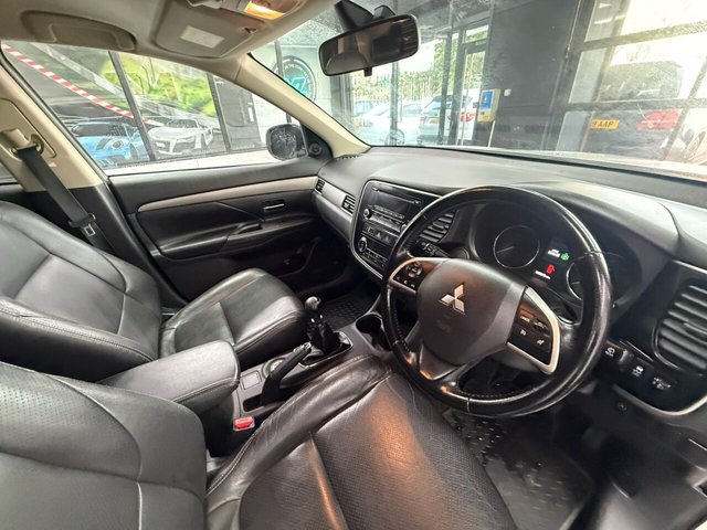 2015 MITSUBISHI OUTLANDER - Photo 3