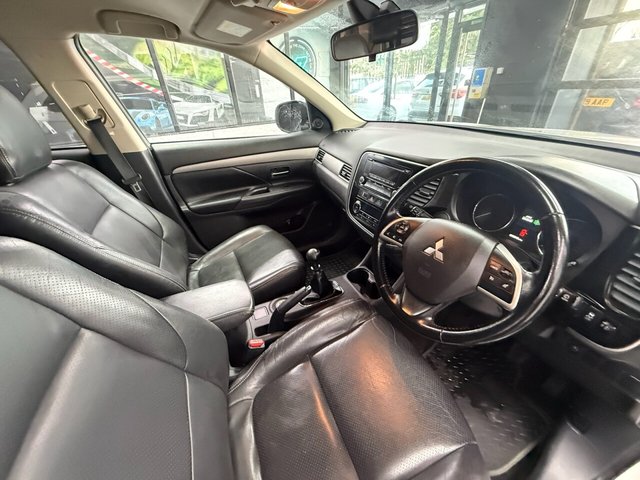 2015 MITSUBISHI OUTLANDER - Photo 5