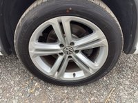 USED 2014 64 VOLKSWAGEN TIGUAN 2.0 TDI BlueMotion Tech R-Line SUV 5dr Diesel DSG 4WD Euro 5 (s/s) (Nav) (177 ps) 