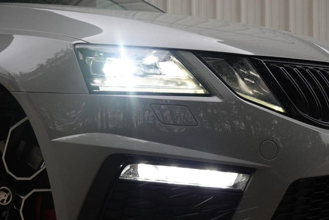 2018 SKODA OCTAVIA 2.0 TSI vRS Hatchback 5dr Petrol DSG Euro 6 (s/s) (245 ps) - Photo 4