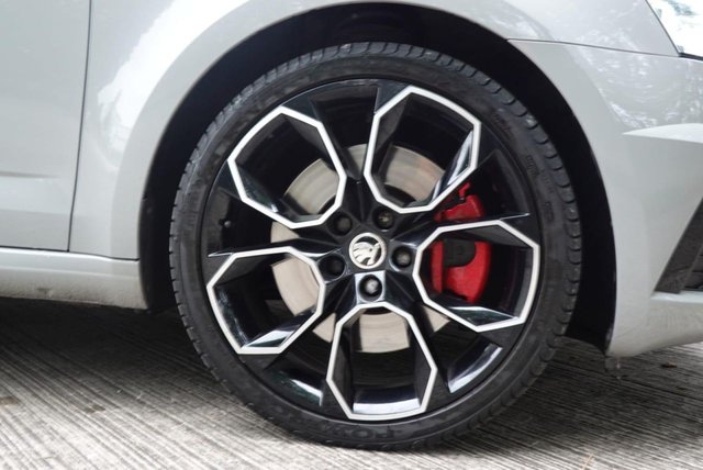 2018 SKODA OCTAVIA 2.0 TSI vRS Hatchback 5dr Petrol DSG Euro 6 (s/s) (245 ps) - Photo 12