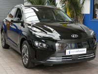USED 2022 72 HYUNDAI KONA 64kWh Premium SUV 5dr Electric Auto (10.5kW Charger) (204 ps) SAT NAV ANDROID APPLE CARPLAY CRUISE CONTROL REAR VIEW CAMERA PARKING SENSORS 1 OWNERS SERVICE HISTORY WARRANTY