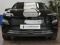 USED 2022 72 HYUNDAI KONA 64kWh Premium SUV 5dr Electric Auto (10.5kW Charger) (204 ps) SAT NAV ANDROID APPLE CARPLAY CRUISE CONTROL REAR VIEW CAMERA PARKING SENSORS 1 OWNERS SERVICE HISTORY WARRANTY